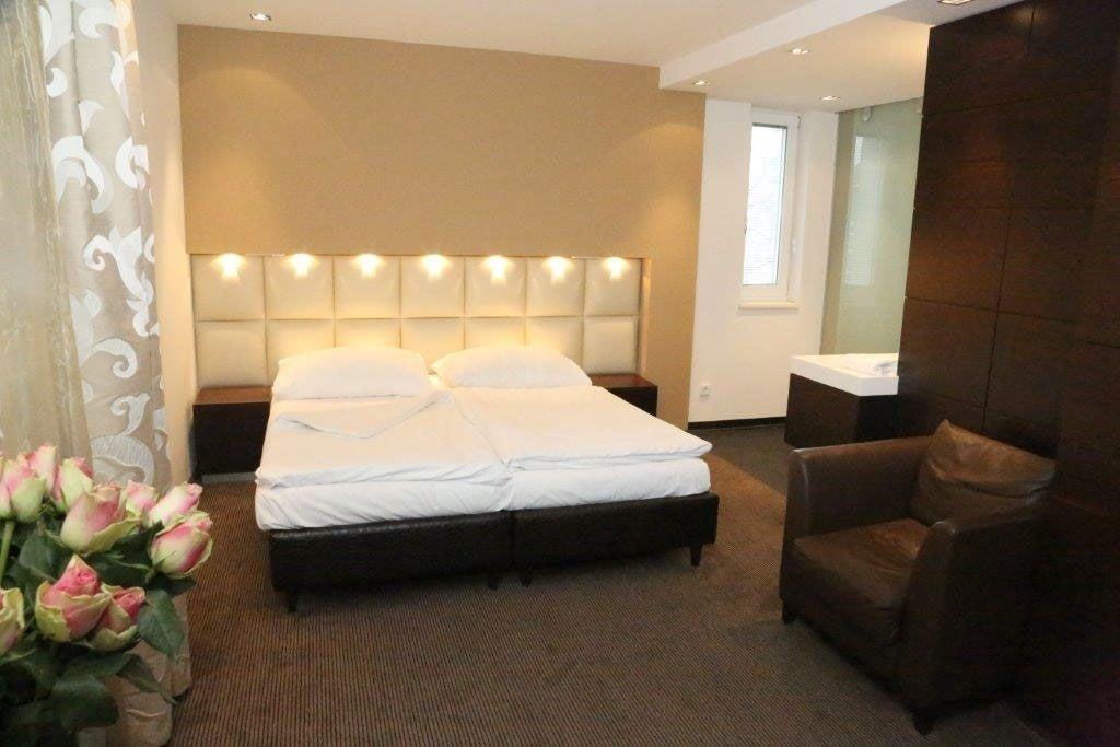 Prielmayerhof Hotel Linz Bagian luar foto
