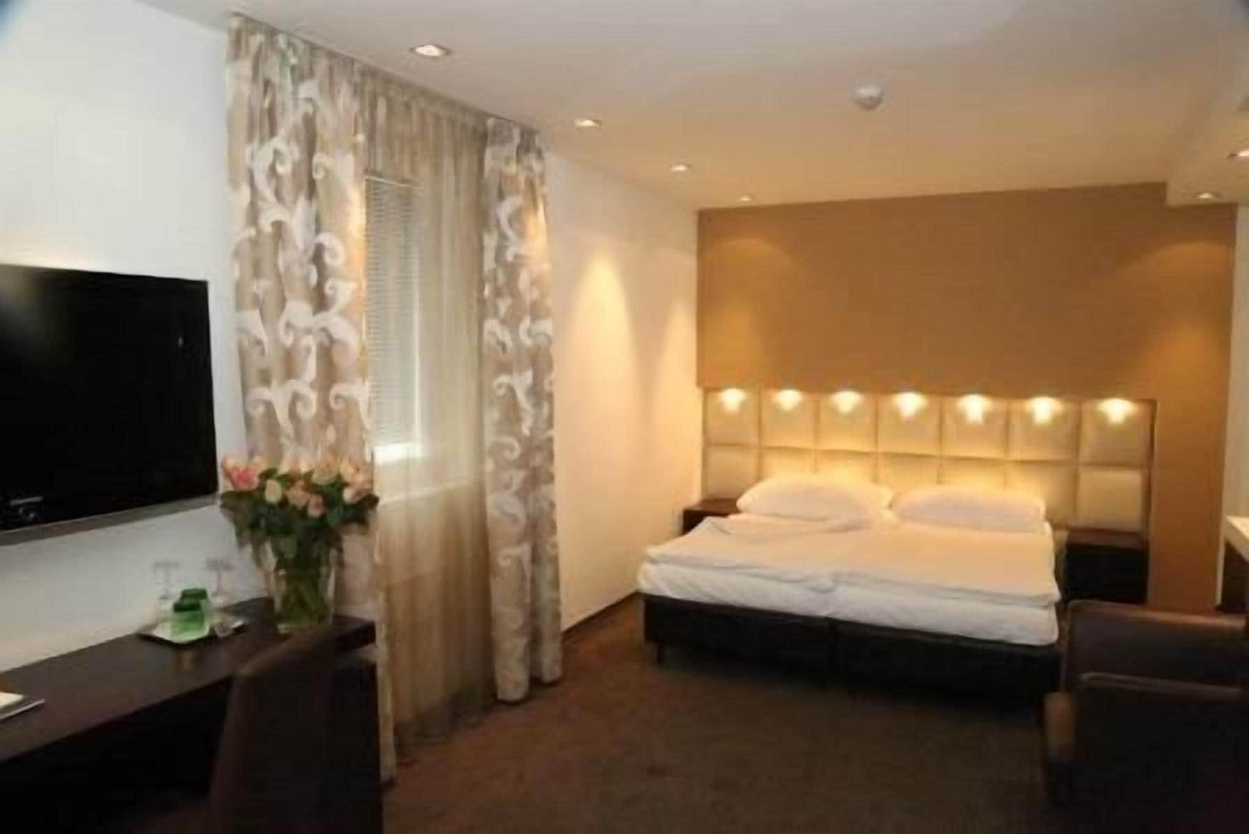 Prielmayerhof Hotel Linz Bagian luar foto