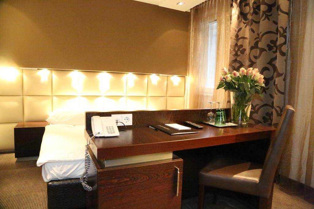 Prielmayerhof Hotel Linz Bagian luar foto